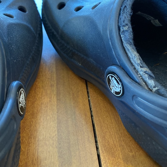 Navy blue, fleece lined crocs.  Size C 13. - Picture 7 of 9
